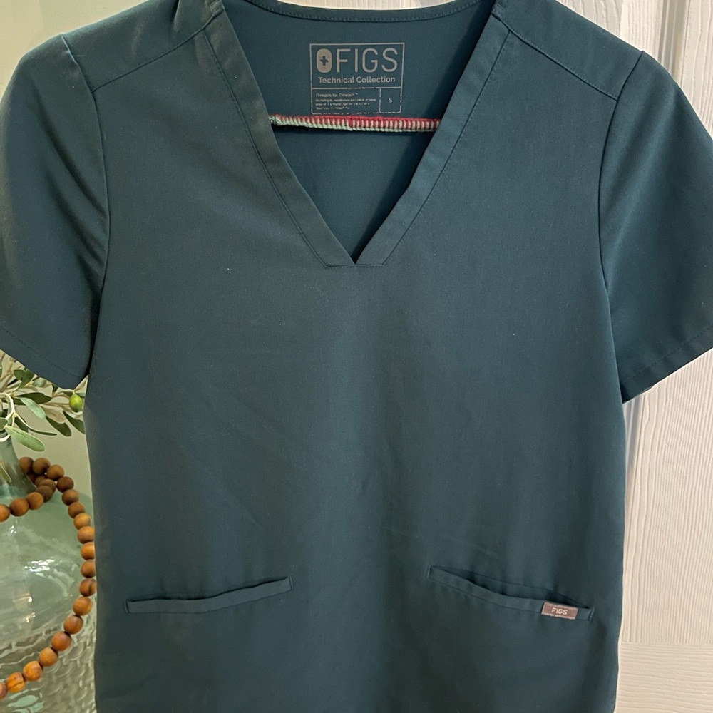 FIGS: Casma Three Pocket Caribbean Blue Scrub Top
